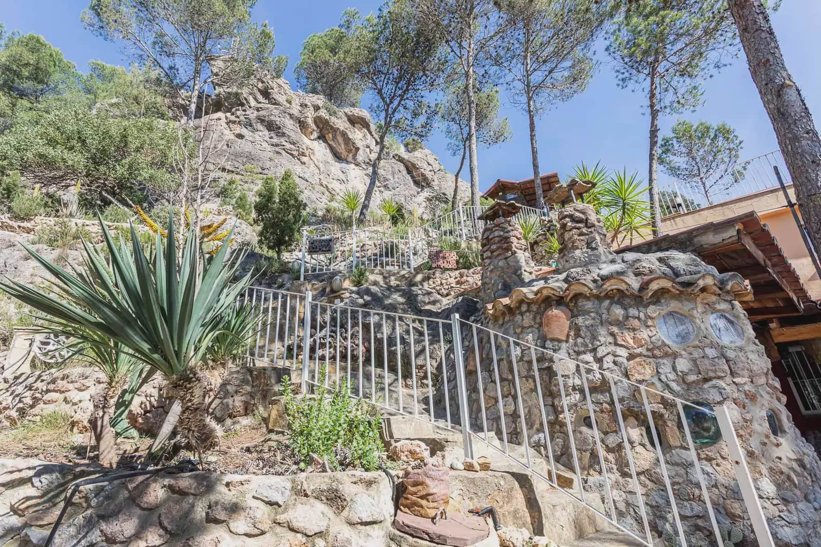8 bedroom Hotel for sale in Montanejos - € 489,000 (Ref: 9819631)