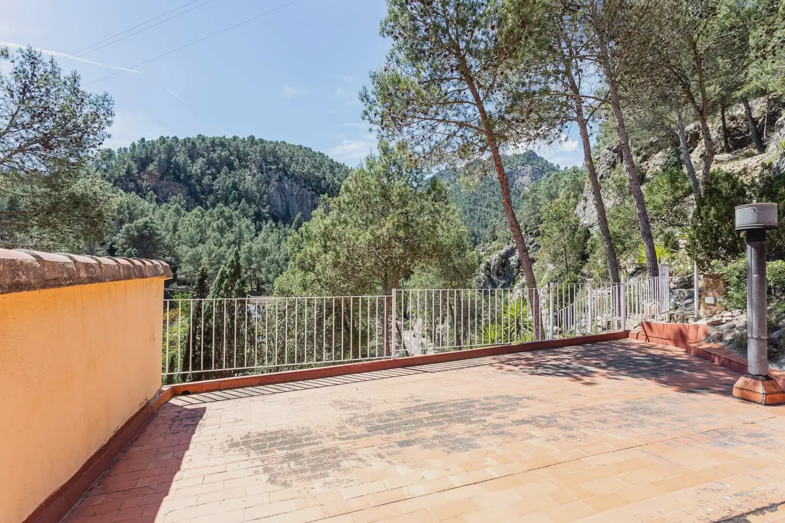 8 bedroom Hotel for sale in Montanejos - € 489,000 (Ref: 9819631)