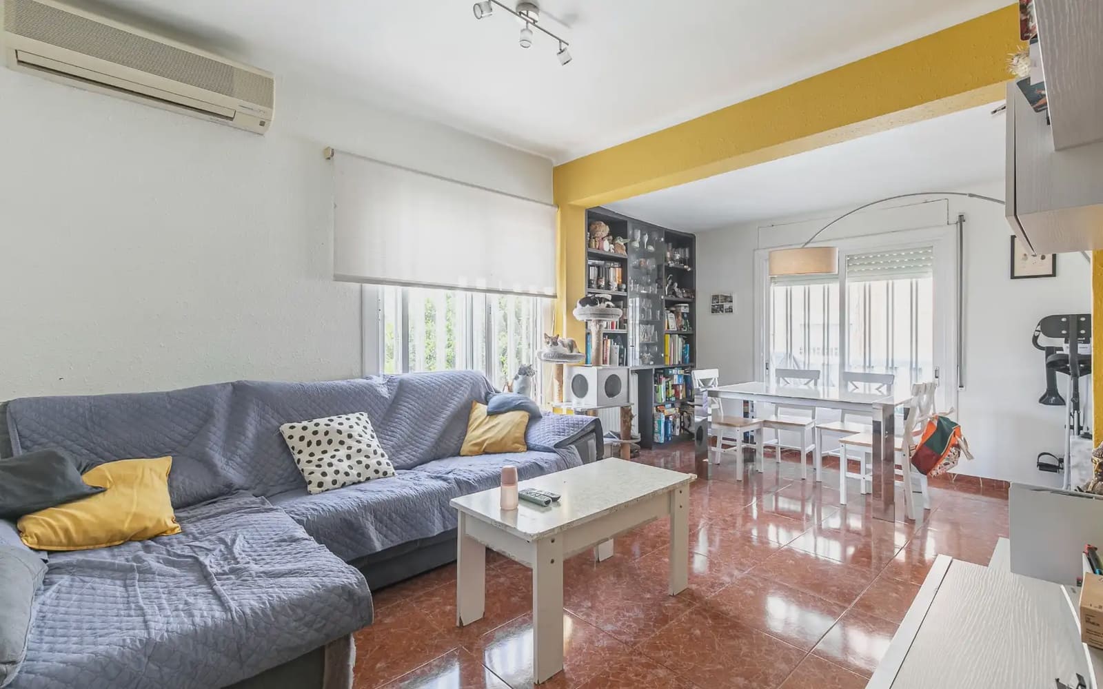 4 bedroom Bungalow for sale in Santa Coloma de Gramenet with garage - € 390,000 (Ref: 9823218)