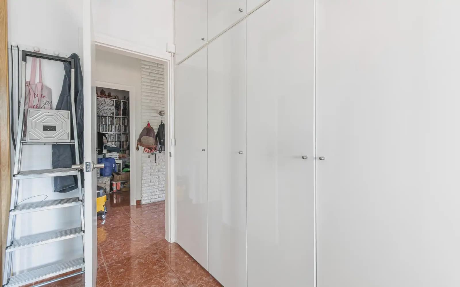 4 bedroom Bungalow for sale in Santa Coloma de Gramenet with garage - € 390,000 (Ref: 9823218)