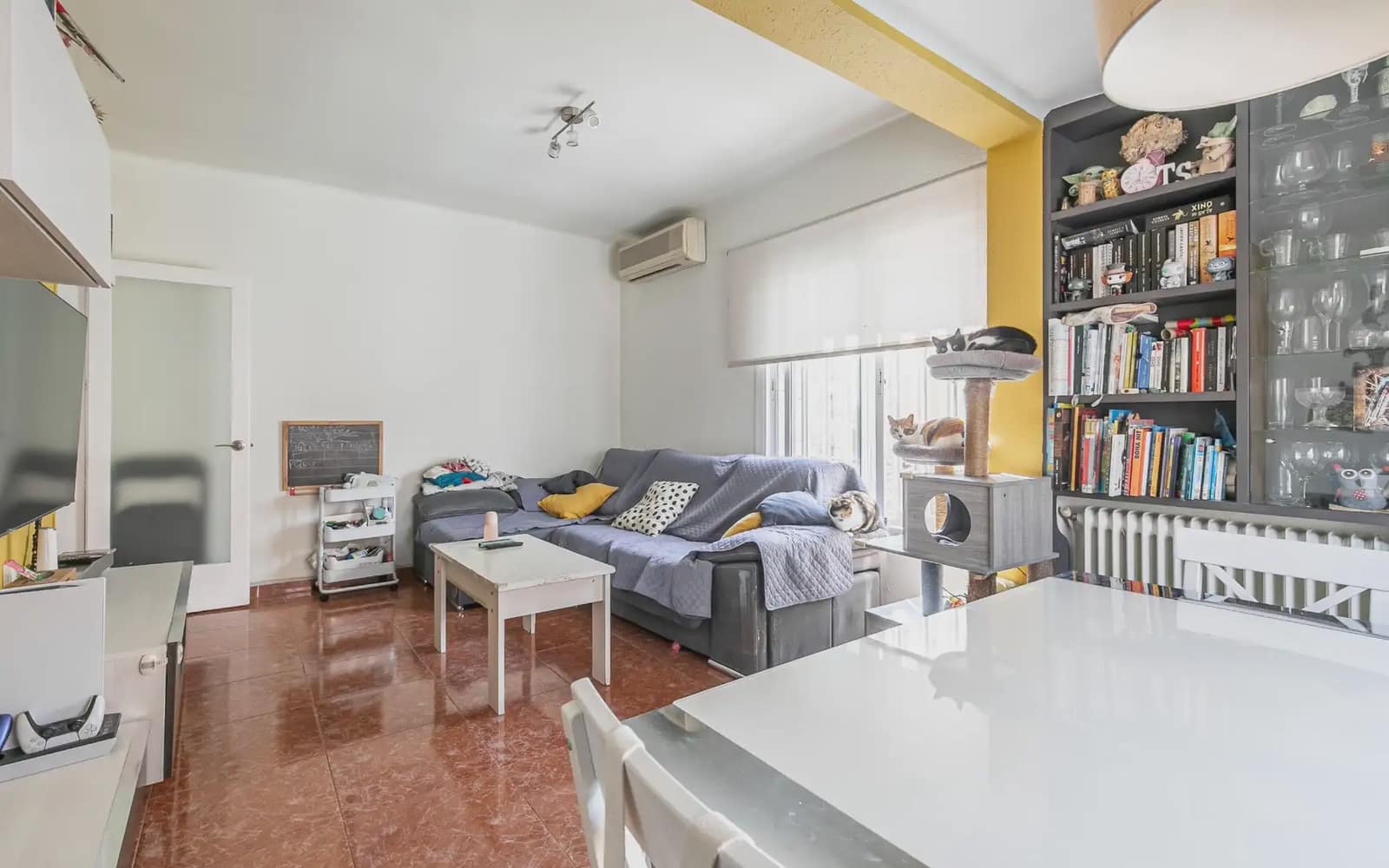 4 bedroom Bungalow for sale in Santa Coloma de Gramenet with garage - € 390,000 (Ref: 9823218)