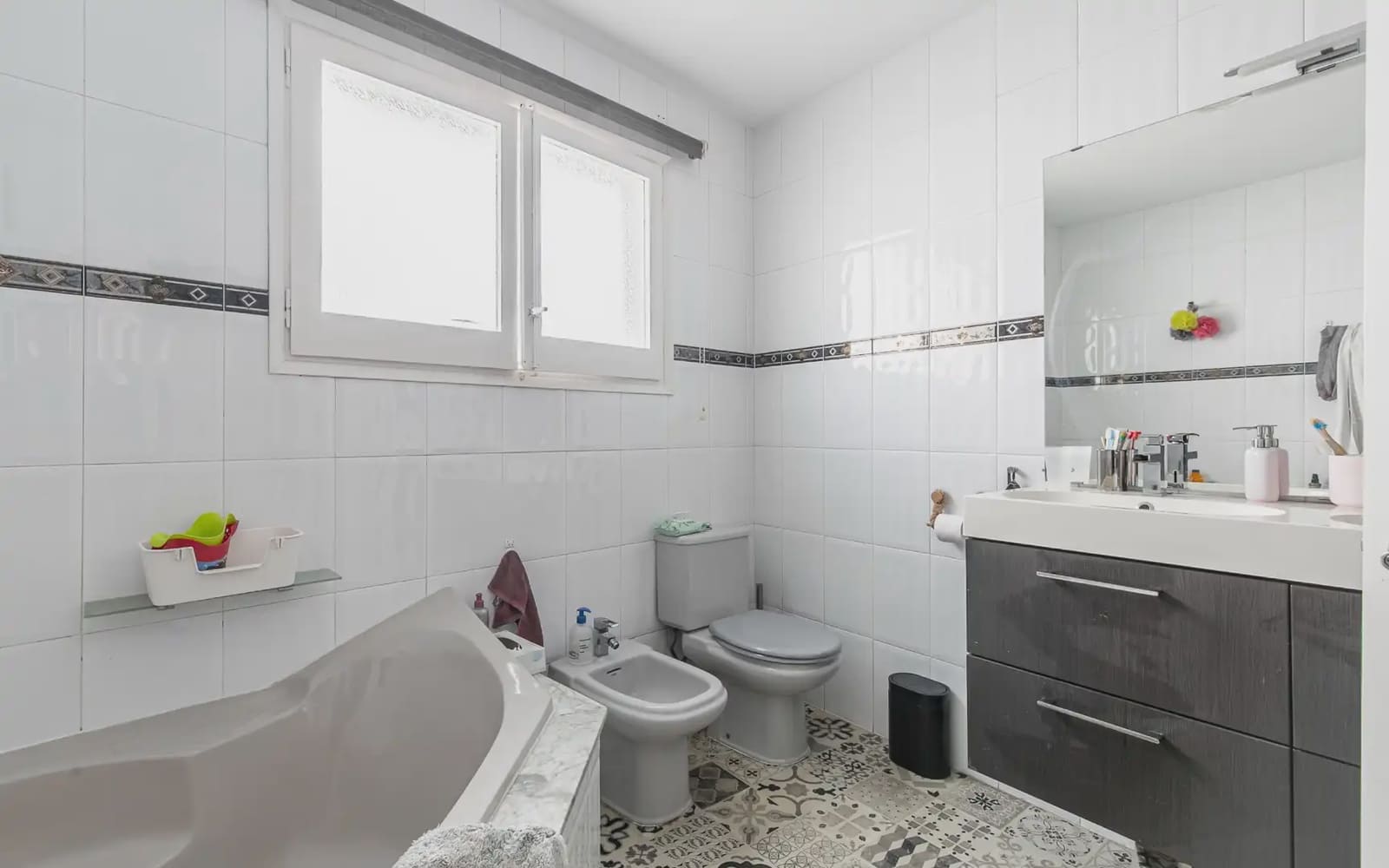 4 bedroom Bungalow for sale in Santa Coloma de Gramenet with garage - € 390,000 (Ref: 9823218)