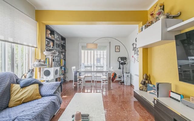 4 bedroom Bungalow for sale in Santa Coloma de Gramenet with garage - € 390,000 (Ref: 9823218)