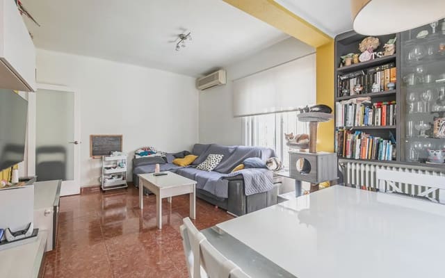 4 bedroom Bungalow for sale in Santa Coloma de Gramenet with garage - € 390,000 (Ref: 9823218)