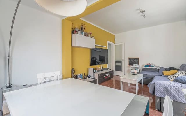 4 bedroom Bungalow for sale in Santa Coloma de Gramenet with garage - € 390,000 (Ref: 9823218)