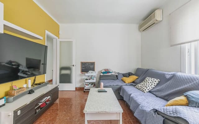 4 bedroom Bungalow for sale in Santa Coloma de Gramenet with garage - € 390,000 (Ref: 9823218)