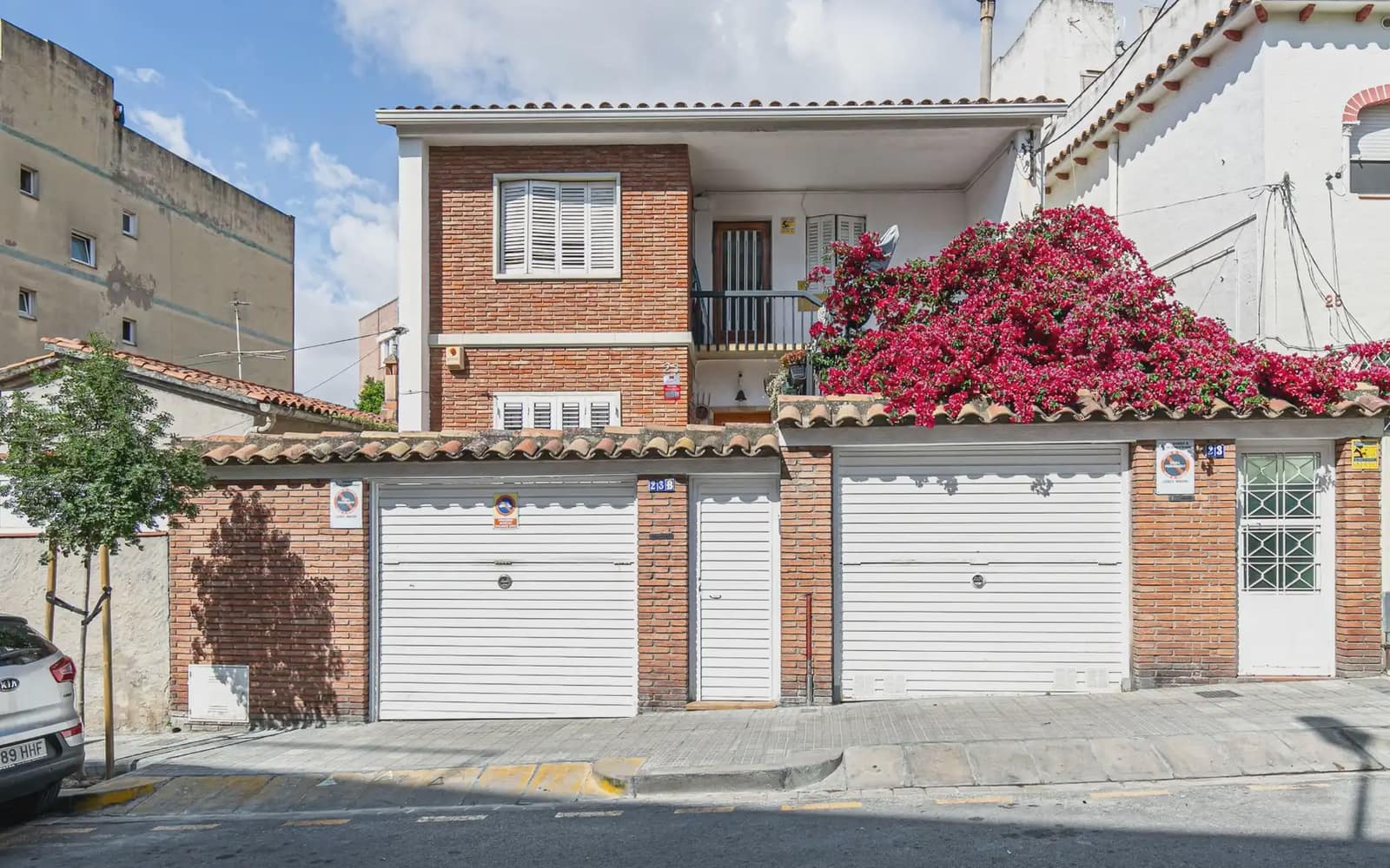 4 bedroom Bungalow for sale in Santa Coloma de Gramenet with garage - € 390,000 (Ref: 9823218)