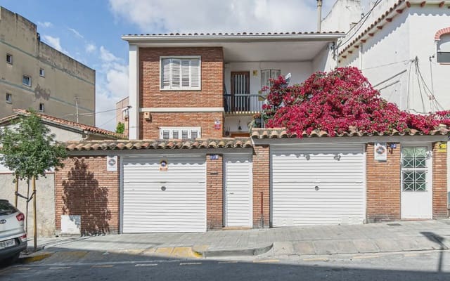 4 bedroom Bungalow for sale in Santa Coloma de Gramenet with garage - € 390,000 (Ref: 9823218)