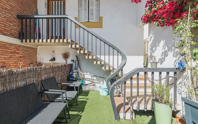 4 bedroom Bungalow for sale in Santa Coloma de Gramenet with garage - € 390,000 (Ref: 9823218)