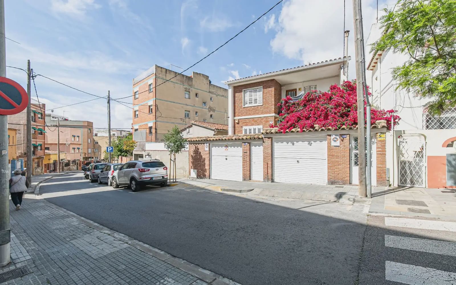 4 bedroom Bungalow for sale in Santa Coloma de Gramenet with garage - € 390,000 (Ref: 9823218)