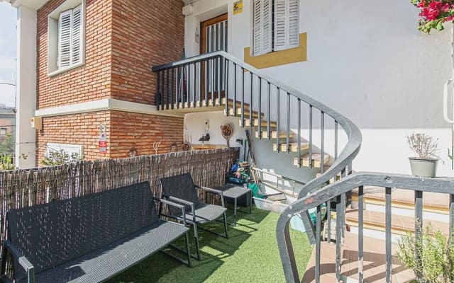 4 bedroom Bungalow for sale in Santa Coloma de Gramenet with garage - € 390,000 (Ref: 9823218)