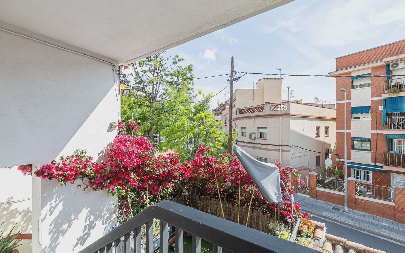 4 bedroom Bungalow for sale in Santa Coloma de Gramenet with garage - € 390,000 (Ref: 9823218)