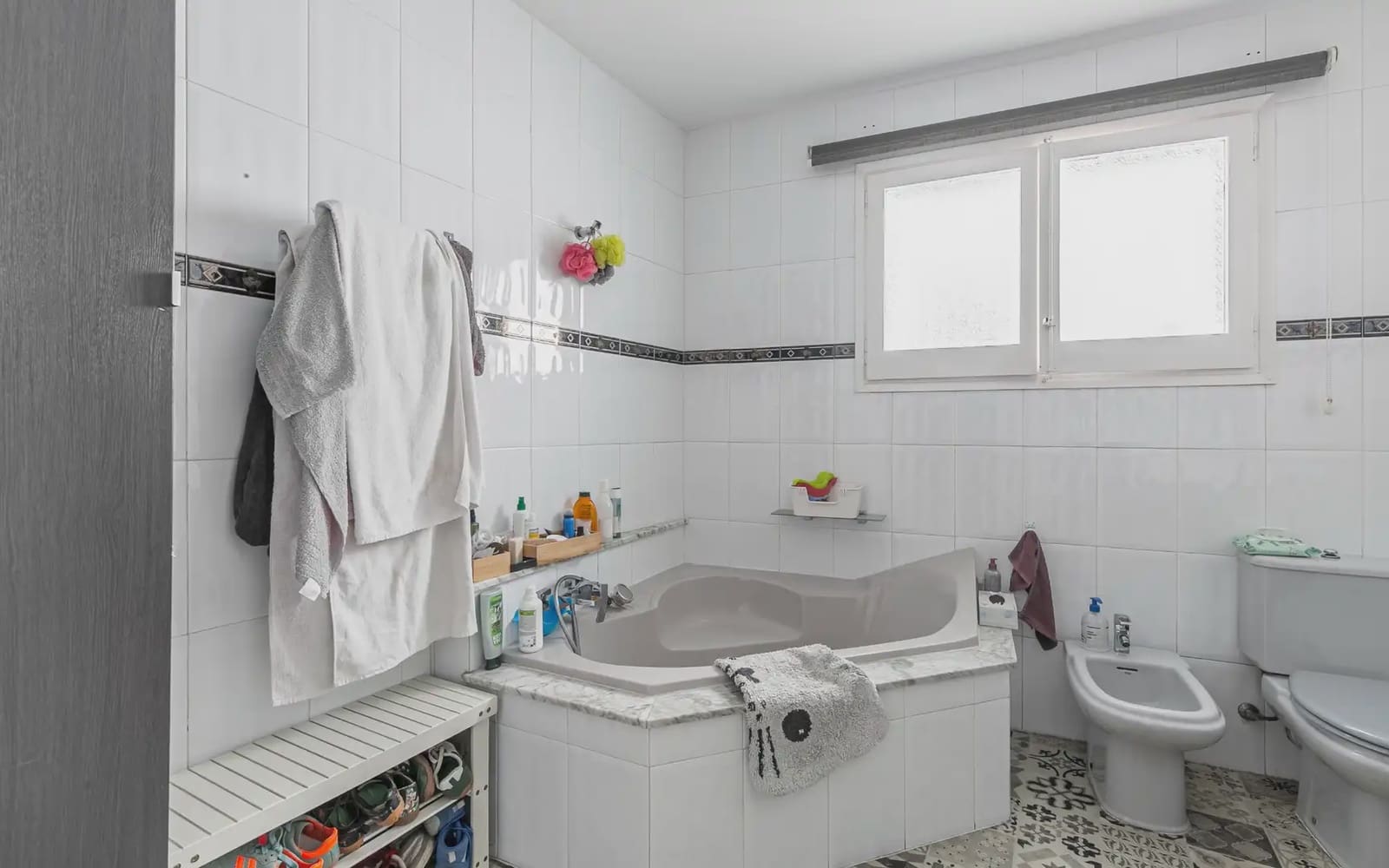 4 bedroom Bungalow for sale in Santa Coloma de Gramenet with garage - € 390,000 (Ref: 9823218)