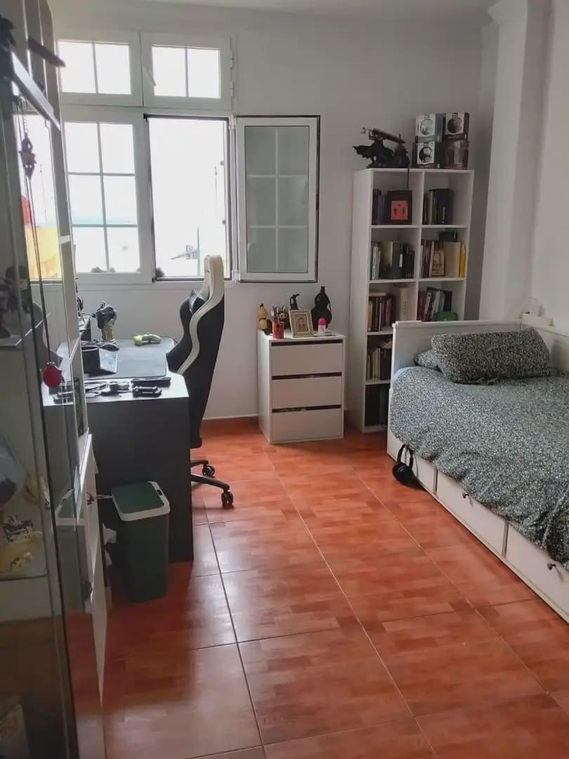 Piso de 3 habitaciones en Las Palmas de Gran Canaria en venta - 199.900 € (Ref: 9827529)