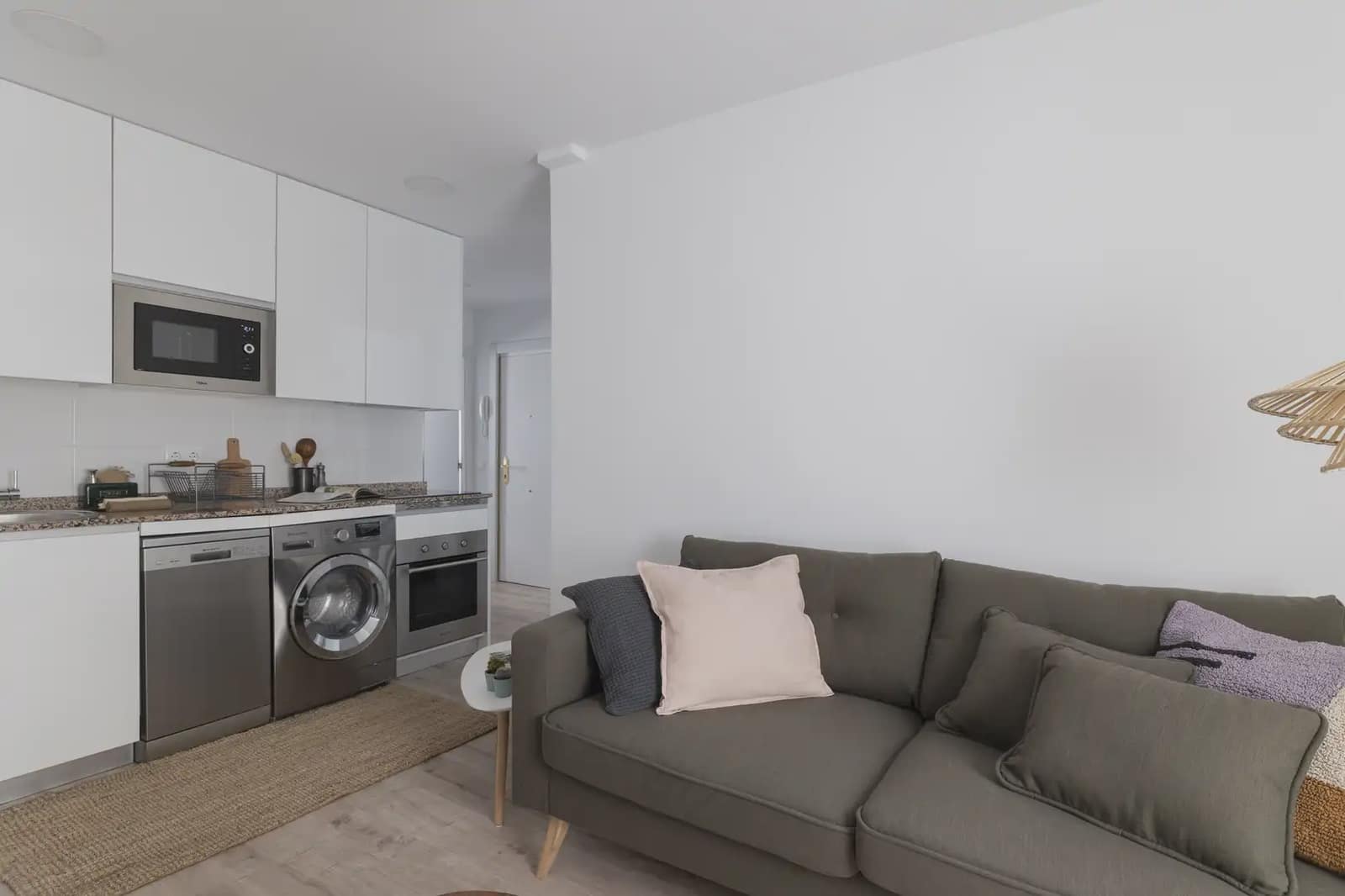 2 slaapkamer Flat te huur in Madrid stad - € 1.500 (Ref: 9827531)