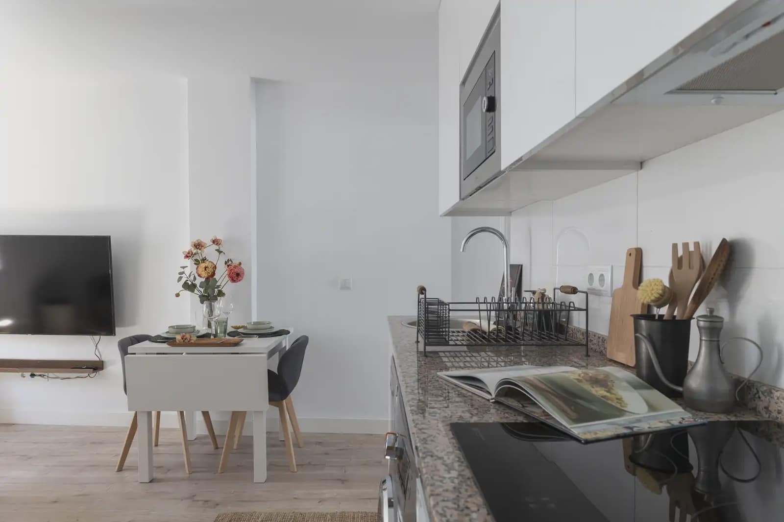2 slaapkamer Flat te huur in Madrid stad - € 1.500 (Ref: 9827531)