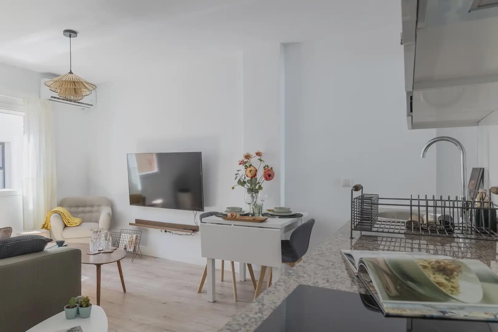 2 slaapkamer Flat te huur in Madrid stad - € 1.500 (Ref: 9827531)
