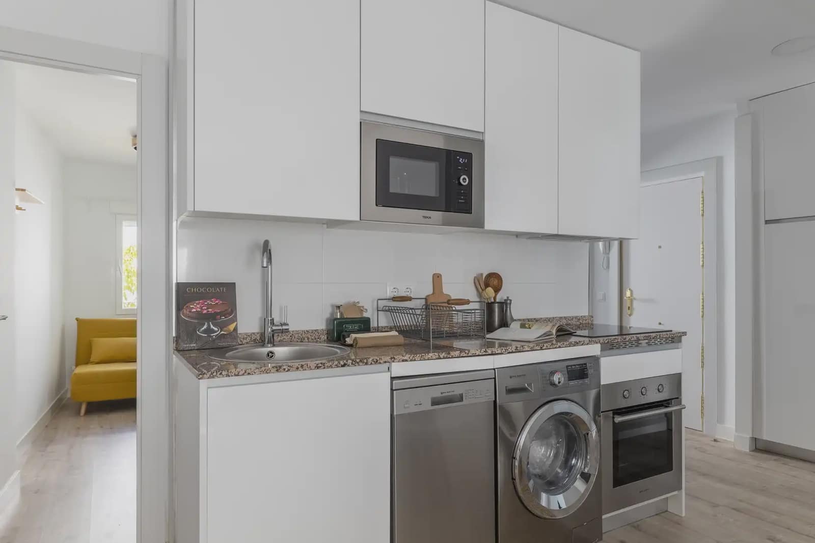 2 slaapkamer Flat te huur in Madrid stad - € 1.500 (Ref: 9827531)