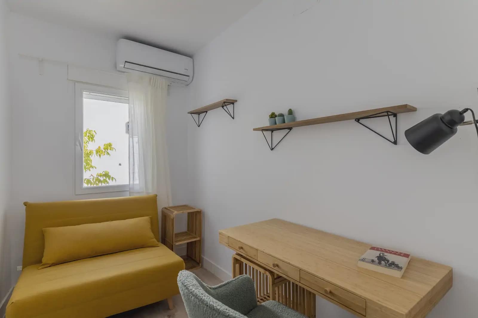 2 slaapkamer Flat te huur in Madrid stad - € 1.500 (Ref: 9827531)