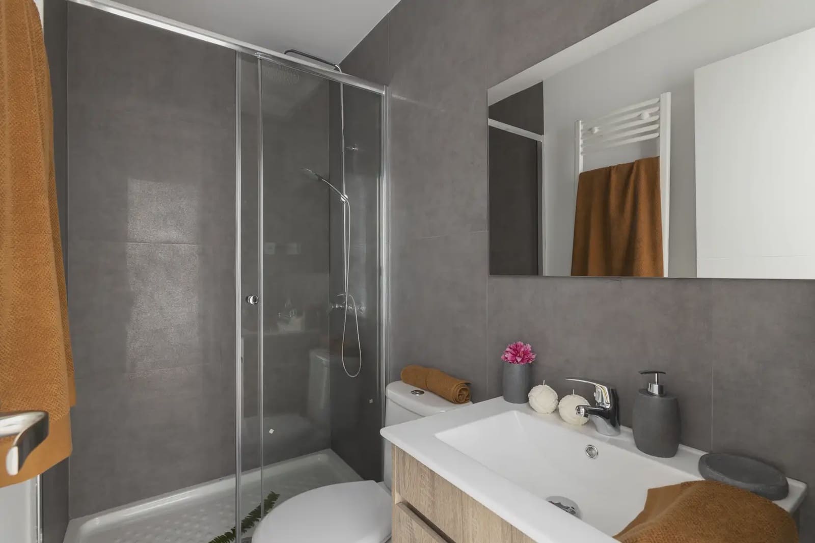 2 slaapkamer Flat te huur in Madrid stad - € 1.500 (Ref: 9827531)