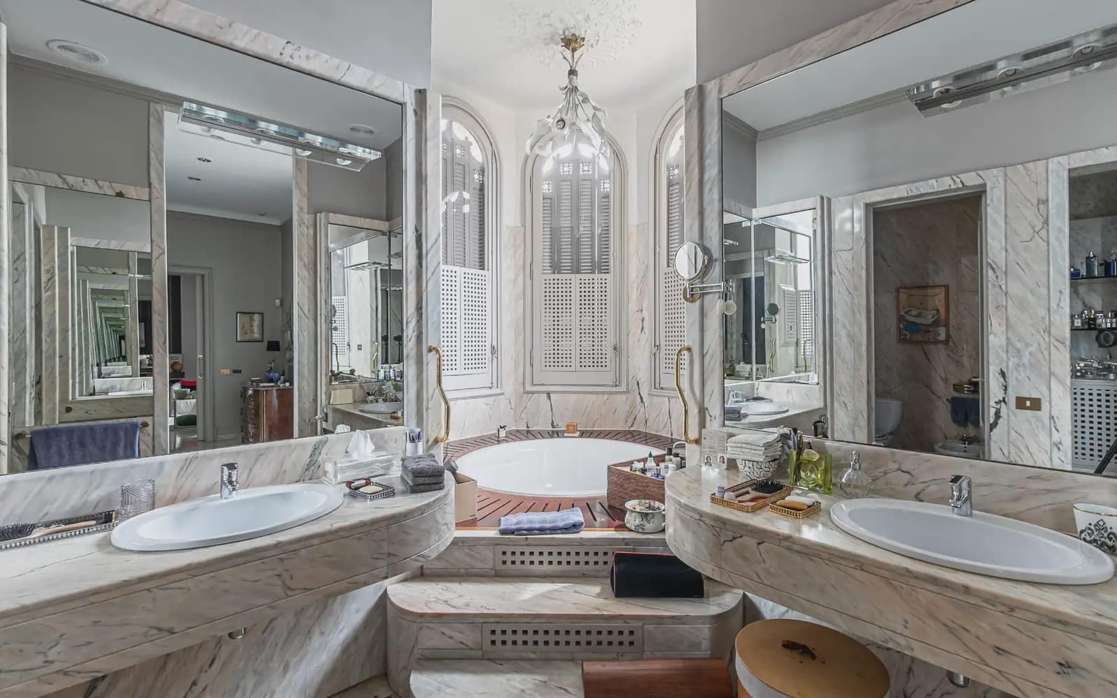 6 bedroom Villa for sale in Barcelona city with pool garage - € 5,980,000 (Ref: 9829602)