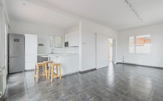 Chalet de 3 habitaciones en Viladecans en venta - 690.000 € (Ref: 9832906)