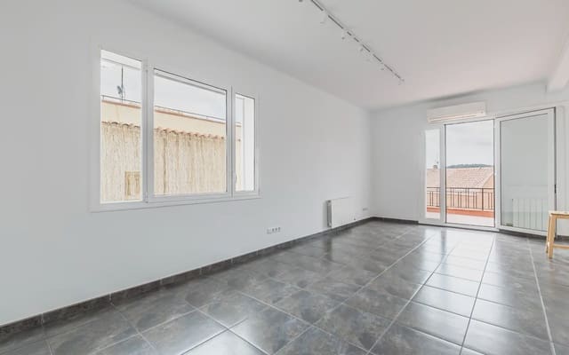 Chalet de 3 habitaciones en Viladecans en venta - 690.000 € (Ref: 9832906)