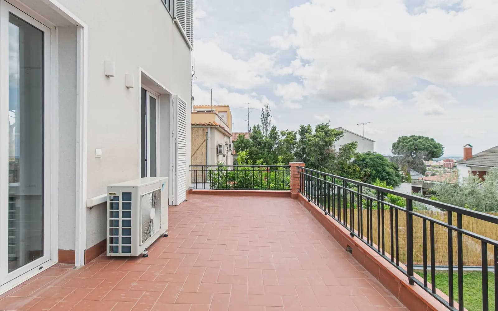 Chalet de 3 habitaciones en Viladecans en venta - 690.000 € (Ref: 9832906)