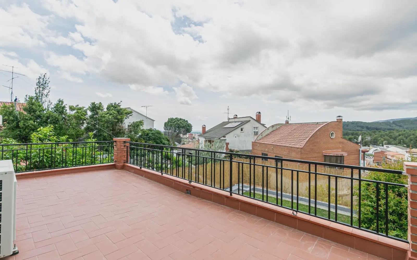 Chalet de 3 habitaciones en Viladecans en venta - 690.000 € (Ref: 9832906)