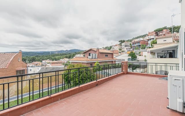 Chalet de 3 habitaciones en Viladecans en venta - 690.000 € (Ref: 9832906)