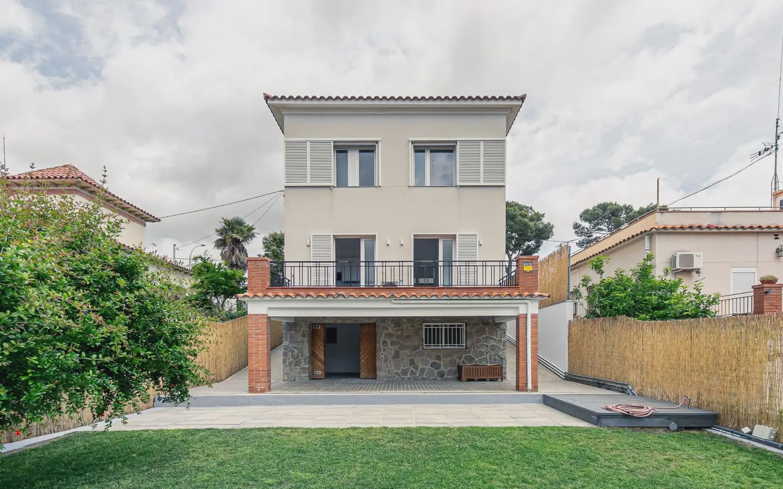 Chalet de 3 habitaciones en Viladecans en venta - 690.000 € (Ref: 9832906)