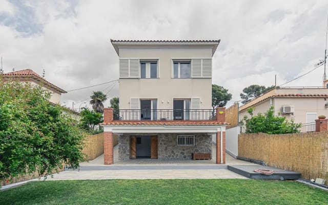 Chalet de 3 habitaciones en Viladecans en venta - 690.000 € (Ref: 9832906)