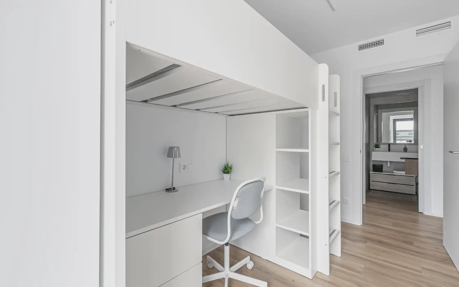 4 bedroom Flat for rent in Sant Boi de Llobregat with pool garage - € 2,700 (Ref: 9836775)