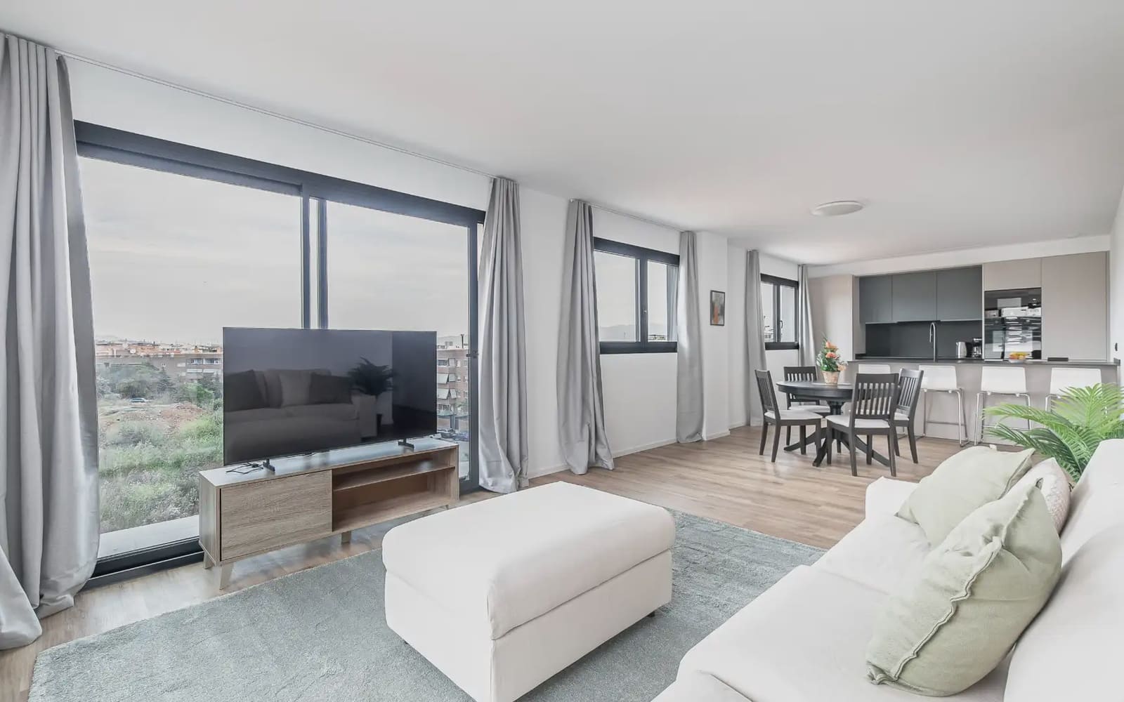 4 bedroom Flat for rent in Sant Boi de Llobregat with pool garage - € 2,700 (Ref: 9836775)