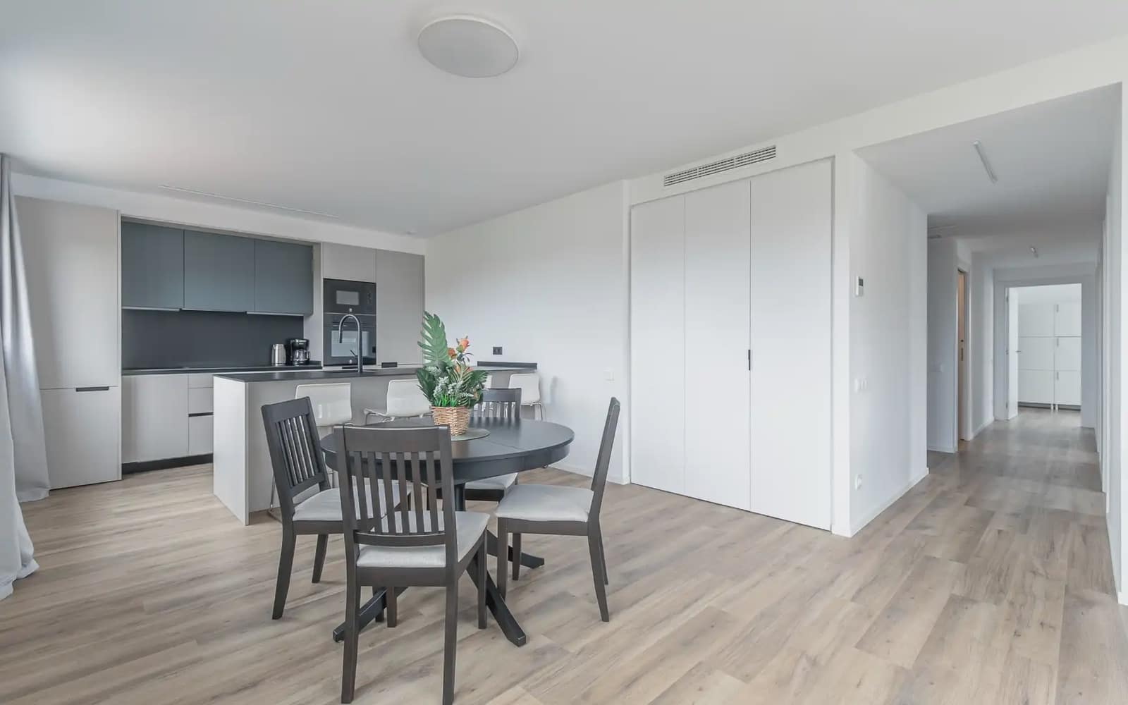 4 bedroom Flat for rent in Sant Boi de Llobregat with pool garage - € 2,700 (Ref: 9836775)