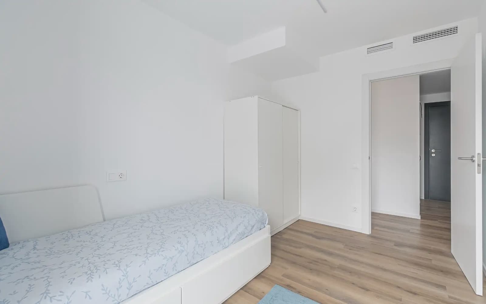 4 bedroom Flat for rent in Sant Boi de Llobregat with pool garage - € 2,700 (Ref: 9836775)