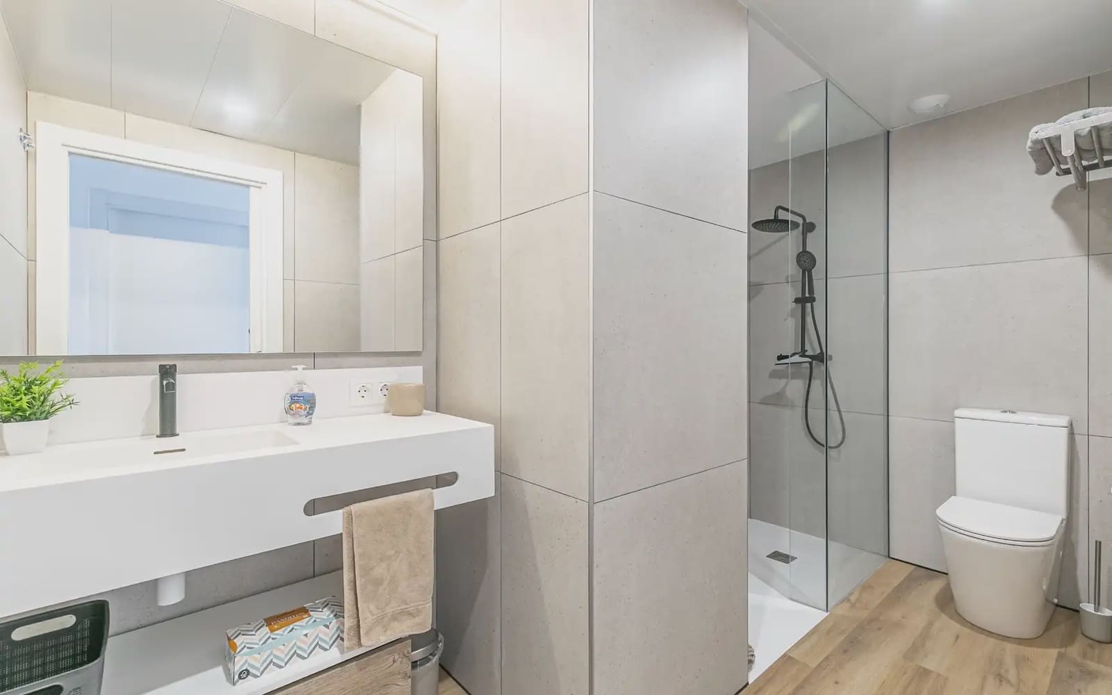 4 bedroom Flat for rent in Sant Boi de Llobregat with pool garage - € 2,700 (Ref: 9836775)