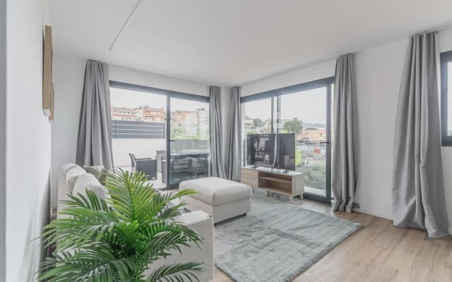 4 bedroom Flat for rent in Sant Boi de Llobregat with pool garage - € 2,700 (Ref: 9836775)