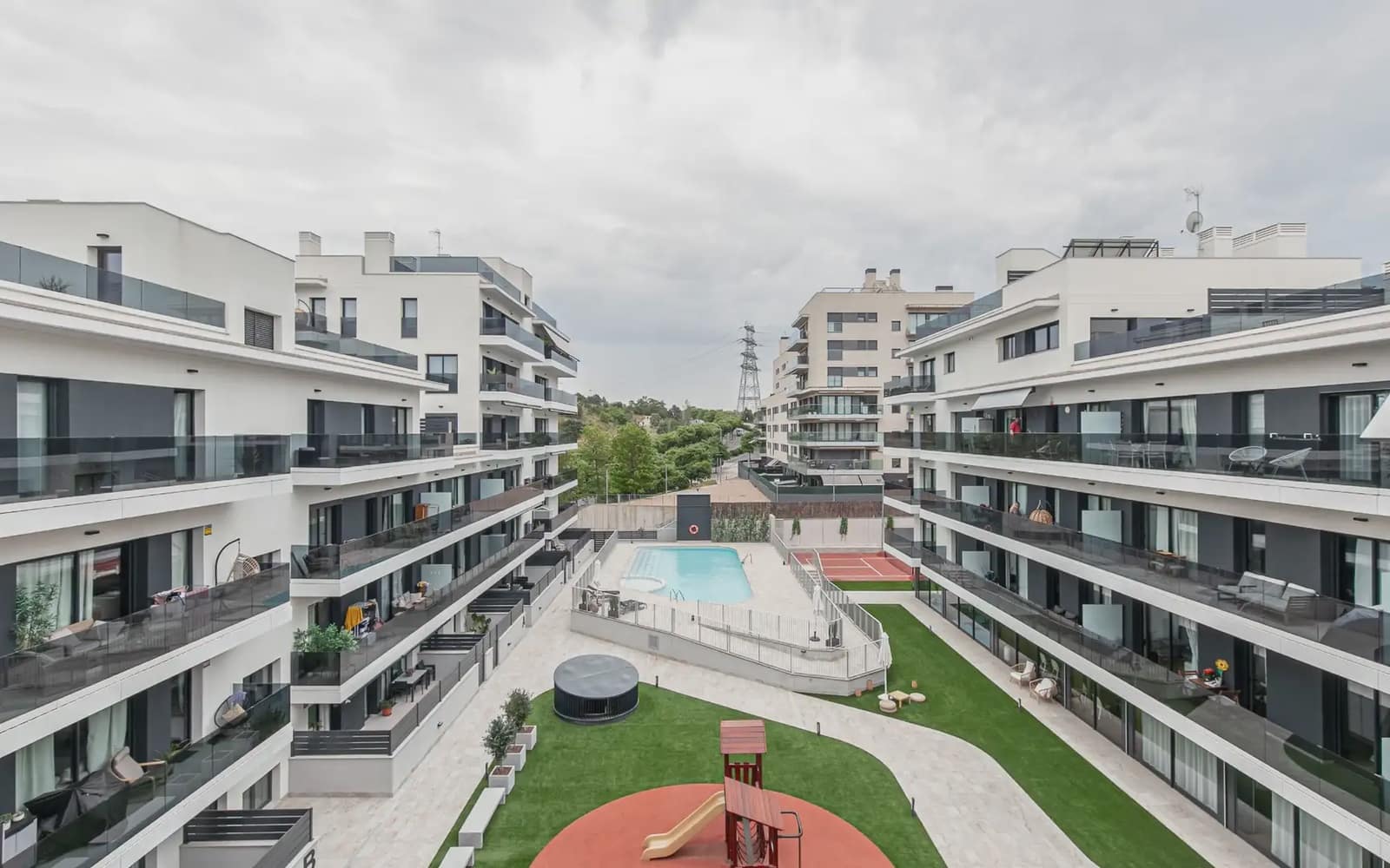 4 bedroom Flat for rent in Sant Boi de Llobregat with pool garage - € 2,700 (Ref: 9836775)