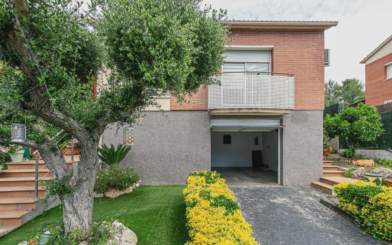 4 bedroom Villa for sale in Cervello with garage - € 565,000 (Ref: 9838695)