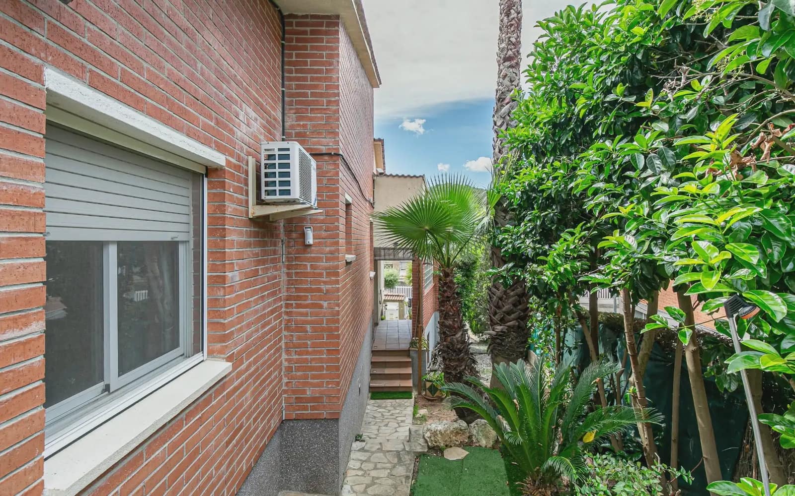 4 bedroom Villa for sale in Cervello with garage - € 565,000 (Ref: 9838695)