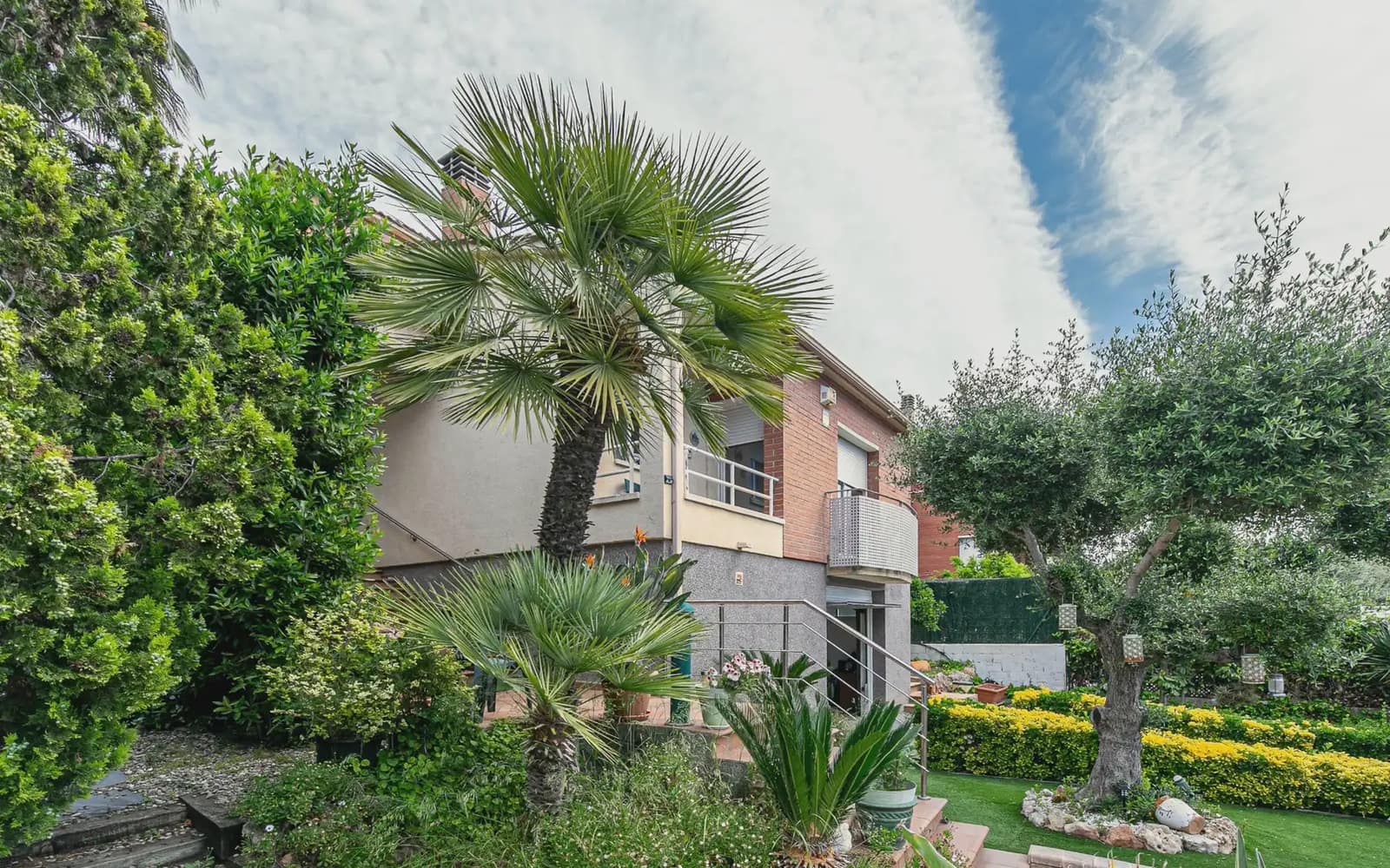 4 bedroom Villa for sale in Cervello with garage - € 565,000 (Ref: 9838695)
