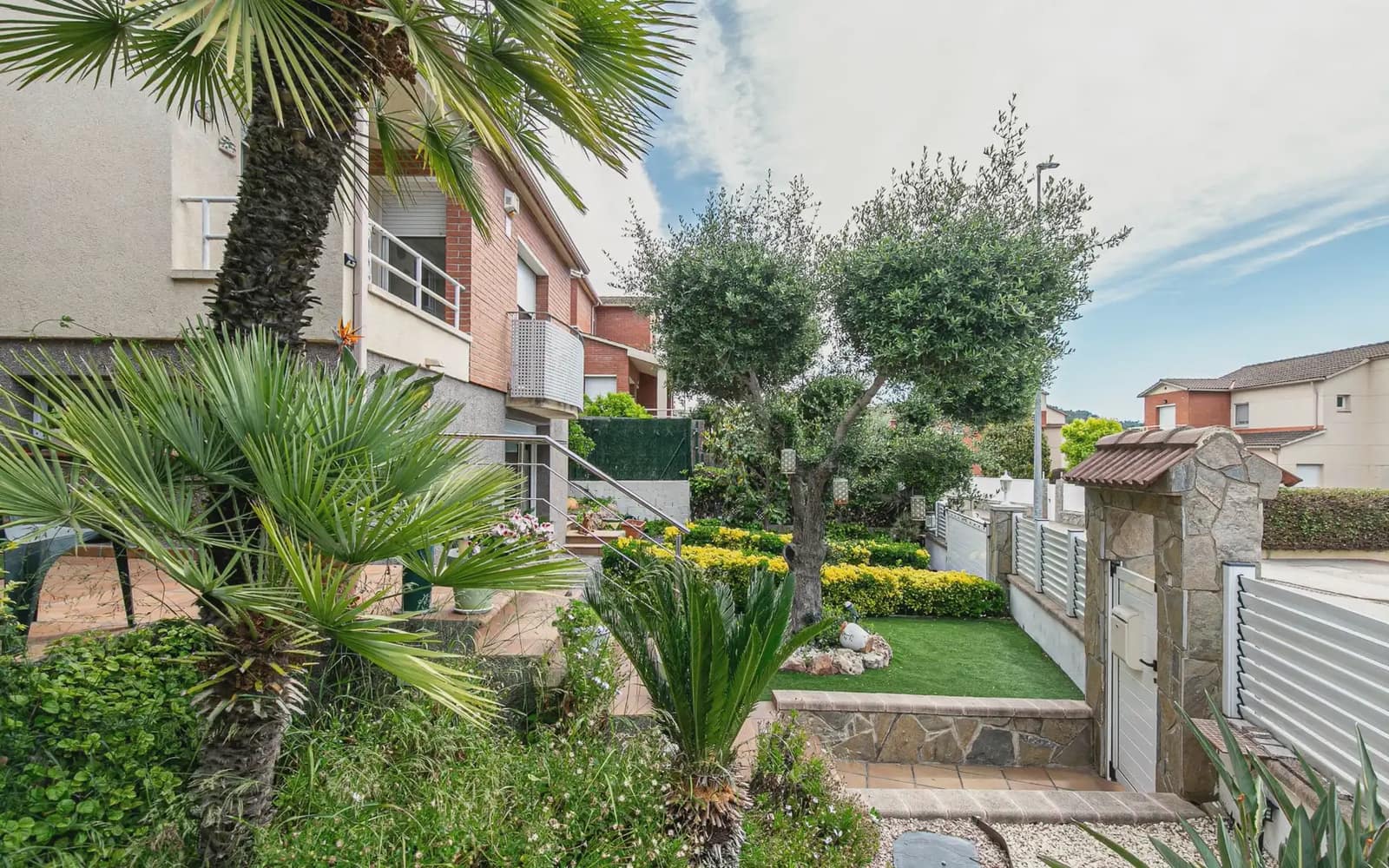 4 bedroom Villa for sale in Cervello with garage - € 565,000 (Ref: 9838695)
