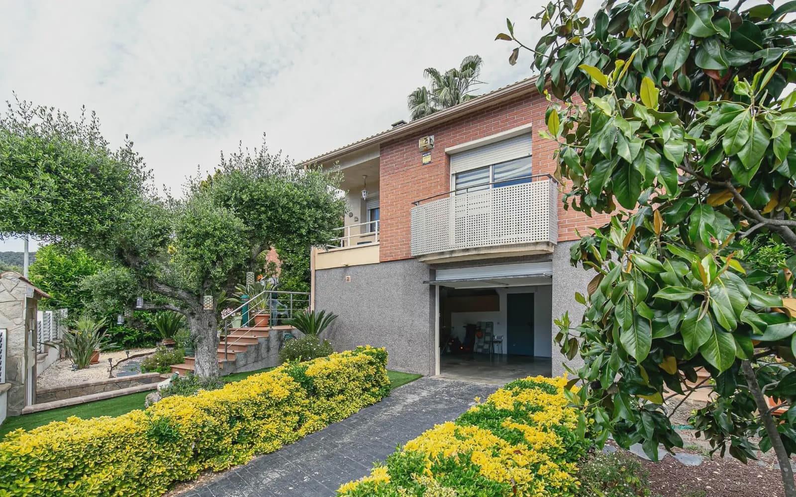 4 bedroom Villa for sale in Cervello with garage - € 565,000 (Ref: 9838695)