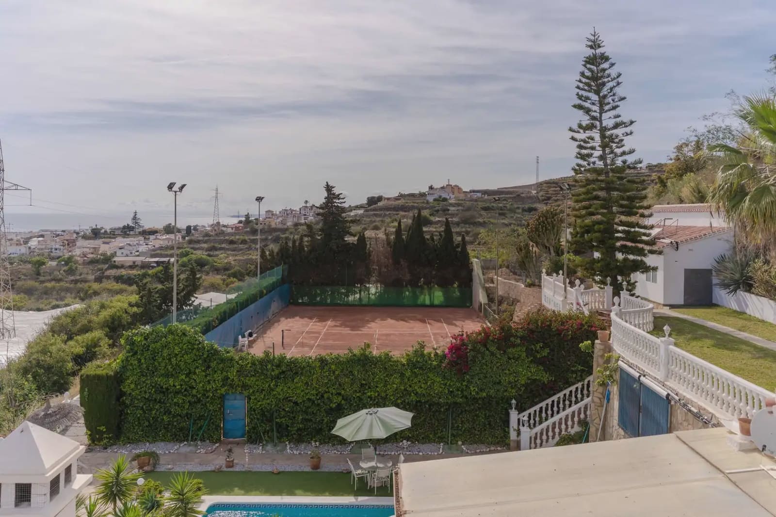 8 bedroom Villa for sale in Torrox with pool garage - € 1,100,000 (Ref: 9838696)