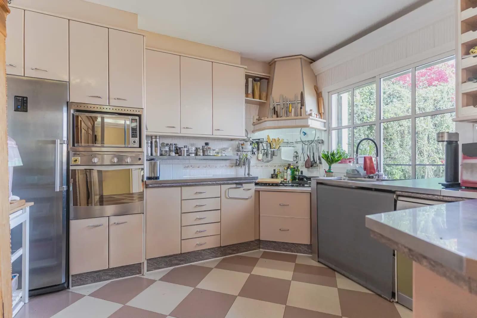 8 bedroom Villa for sale in Torrox with pool garage - € 1,100,000 (Ref: 9838696)