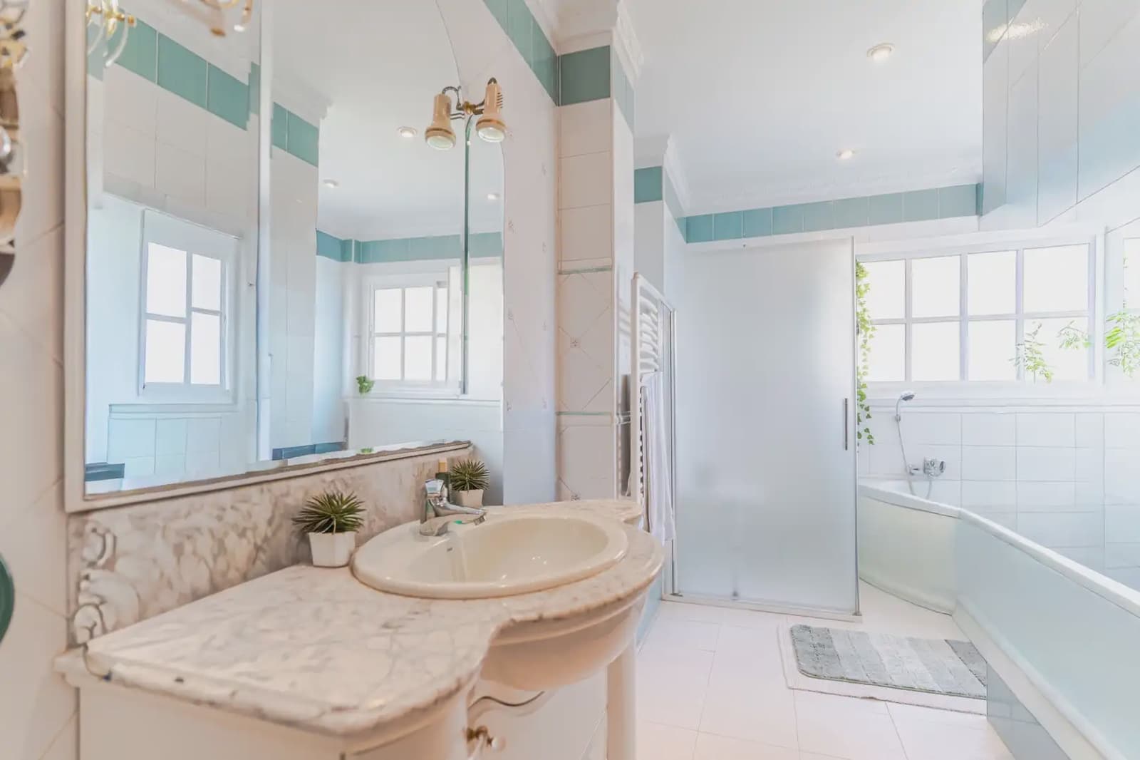 8 bedroom Villa for sale in Torrox with pool garage - € 1,100,000 (Ref: 9838696)
