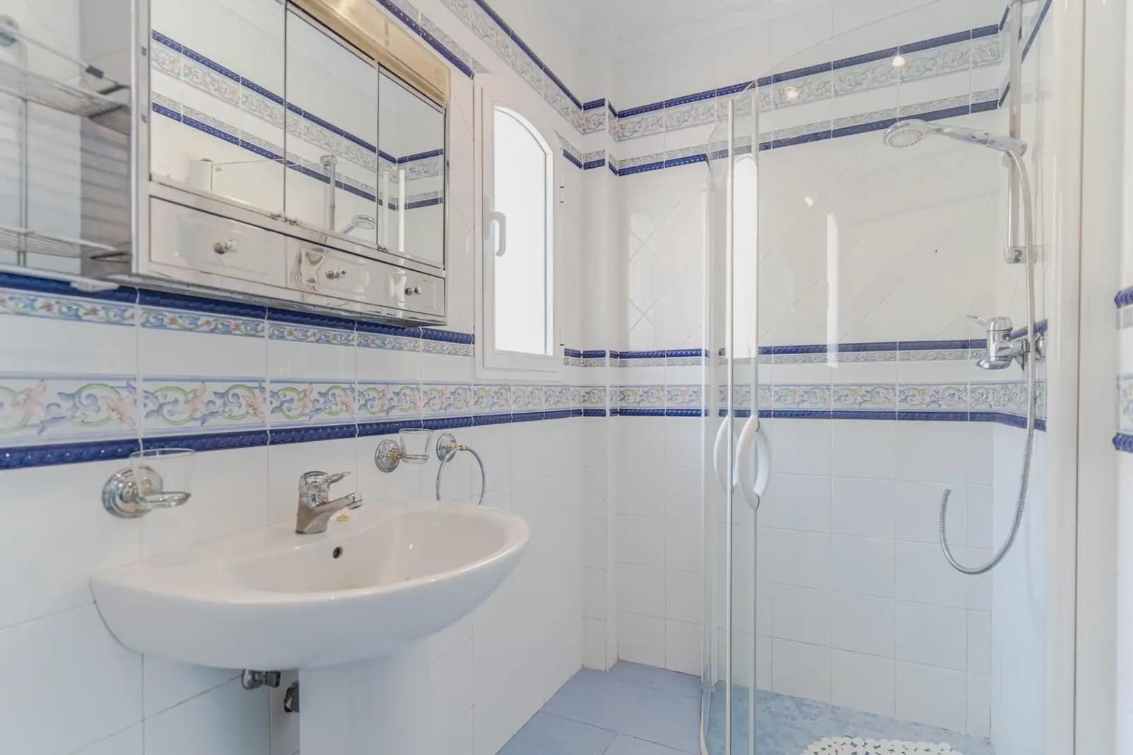 8 bedroom Villa for sale in Torrox with pool garage - € 1,100,000 (Ref: 9838696)