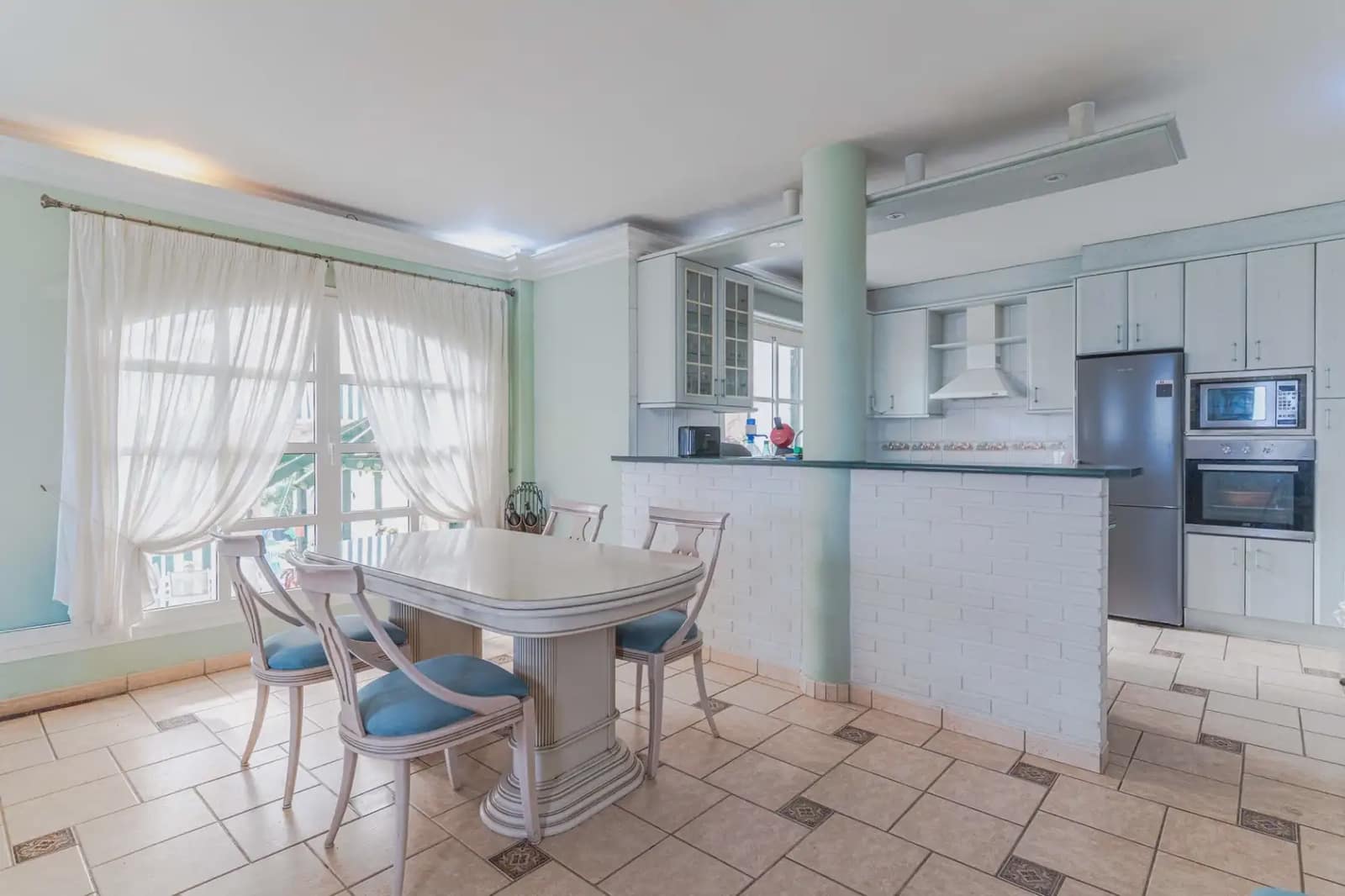 8 bedroom Villa for sale in Torrox with pool garage - € 1,100,000 (Ref: 9838696)