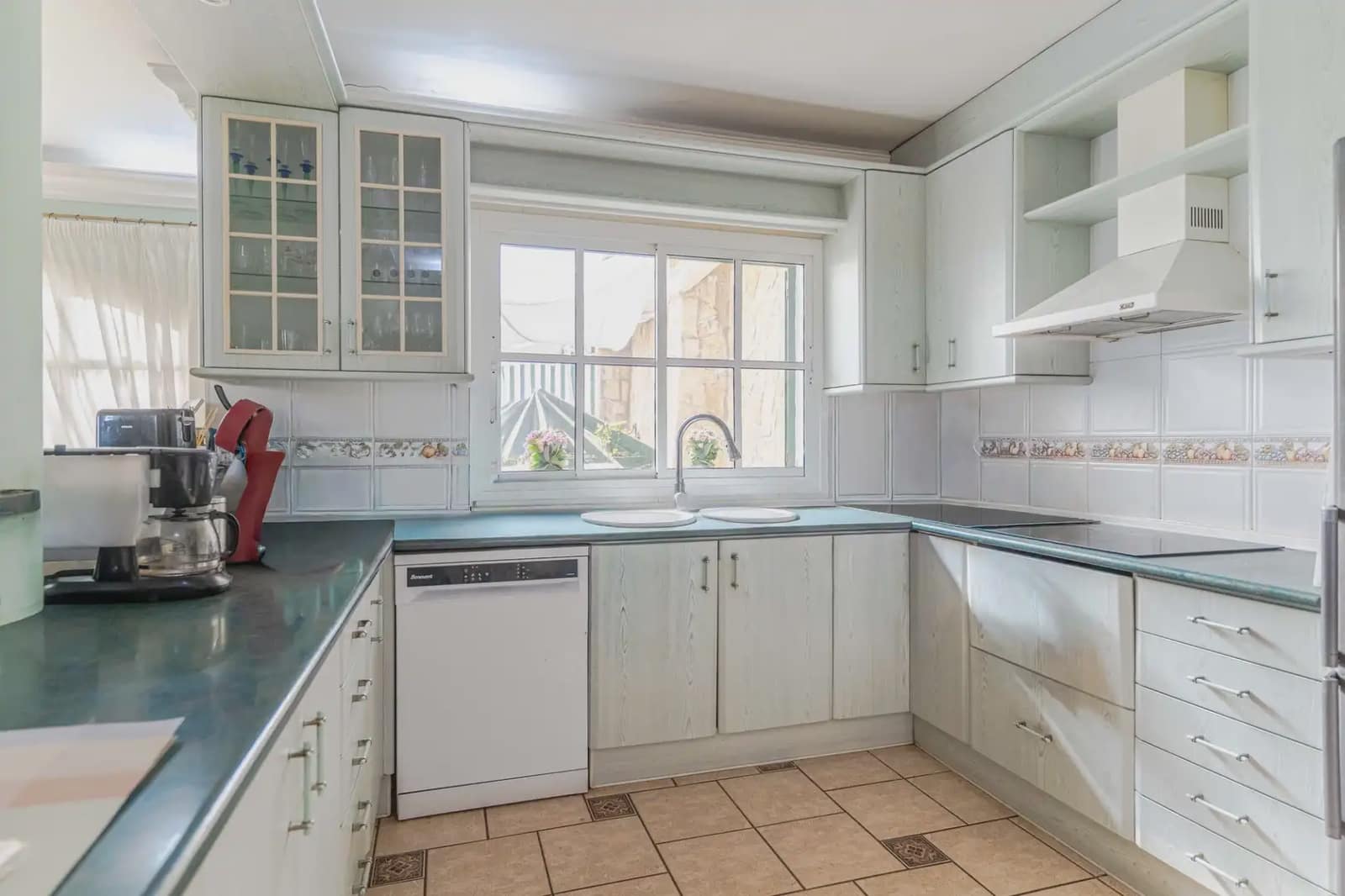 8 bedroom Villa for sale in Torrox with pool garage - € 1,100,000 (Ref: 9838696)